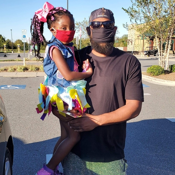 Meet your Posher’s Chiquita & Michael Womic❤️❤️ - Picture 9 of 16